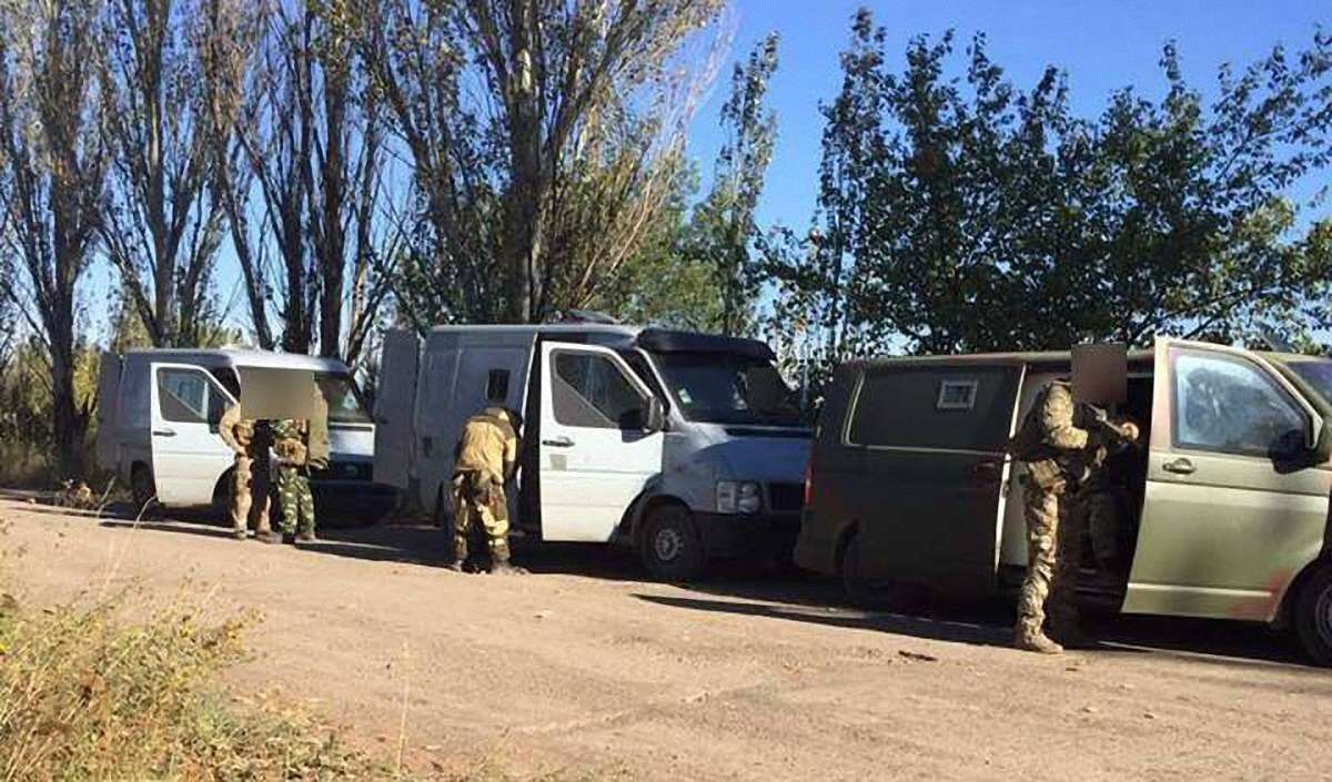 Податківці перекрили найбільший канал контрабанди товарів для бойовиків на Донбасі