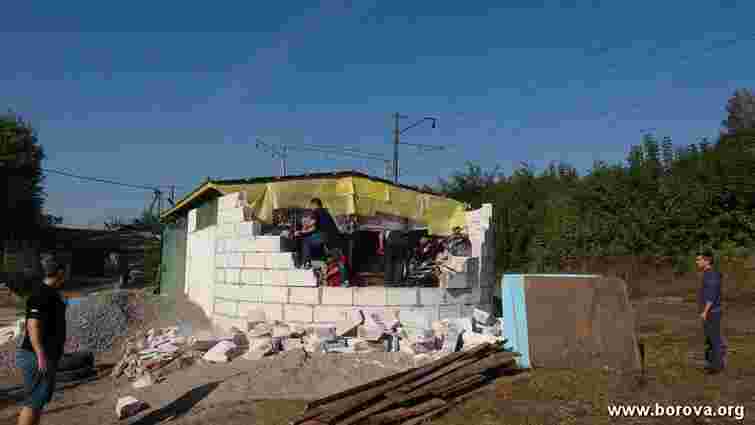 На Київщині жителі селища зруйнували недобудований храм УПЦ МП