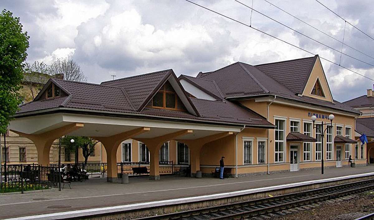 З наступного тижня регіональні потяги зупинятимуться на станції «Підзамче»