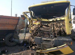 На об'їздній дорозі Львова сміттєвоз потрапив у ДТП