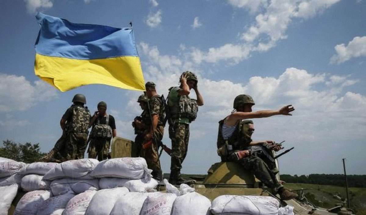 Порошенко розповів, скільки з військового бюджету потрібно виділити на оборону