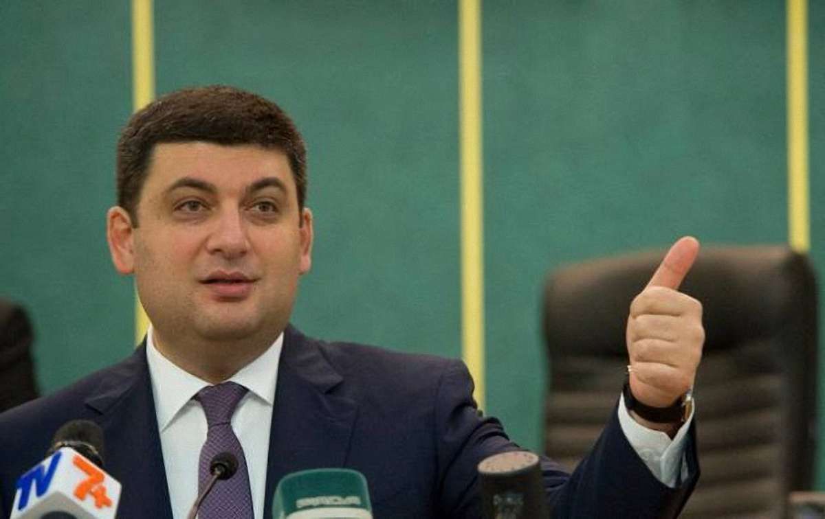 Зарплати вчителів і лікарів у 2017 році зростуть на 20-30%, – Гройсман