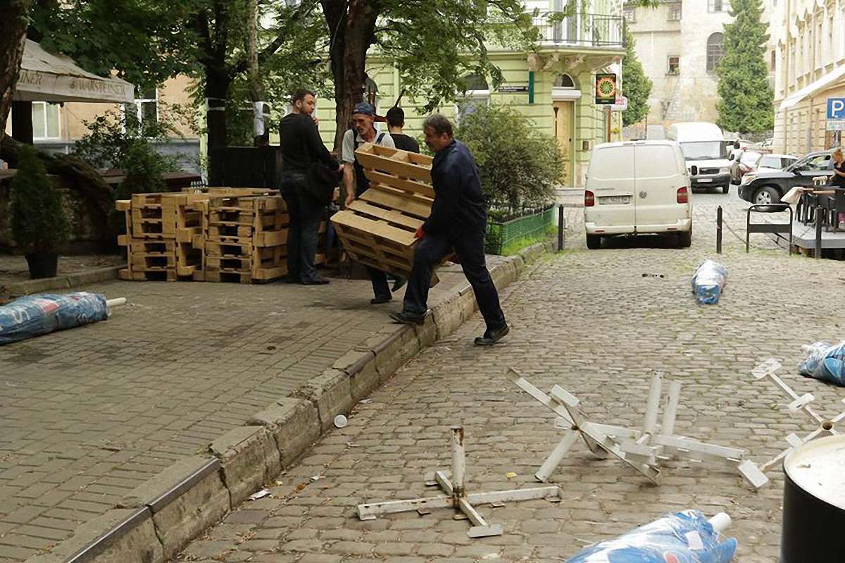 Львівська міськрада вдруге прийняла ухвалу про примусовий демонтаж літніх терас кафе