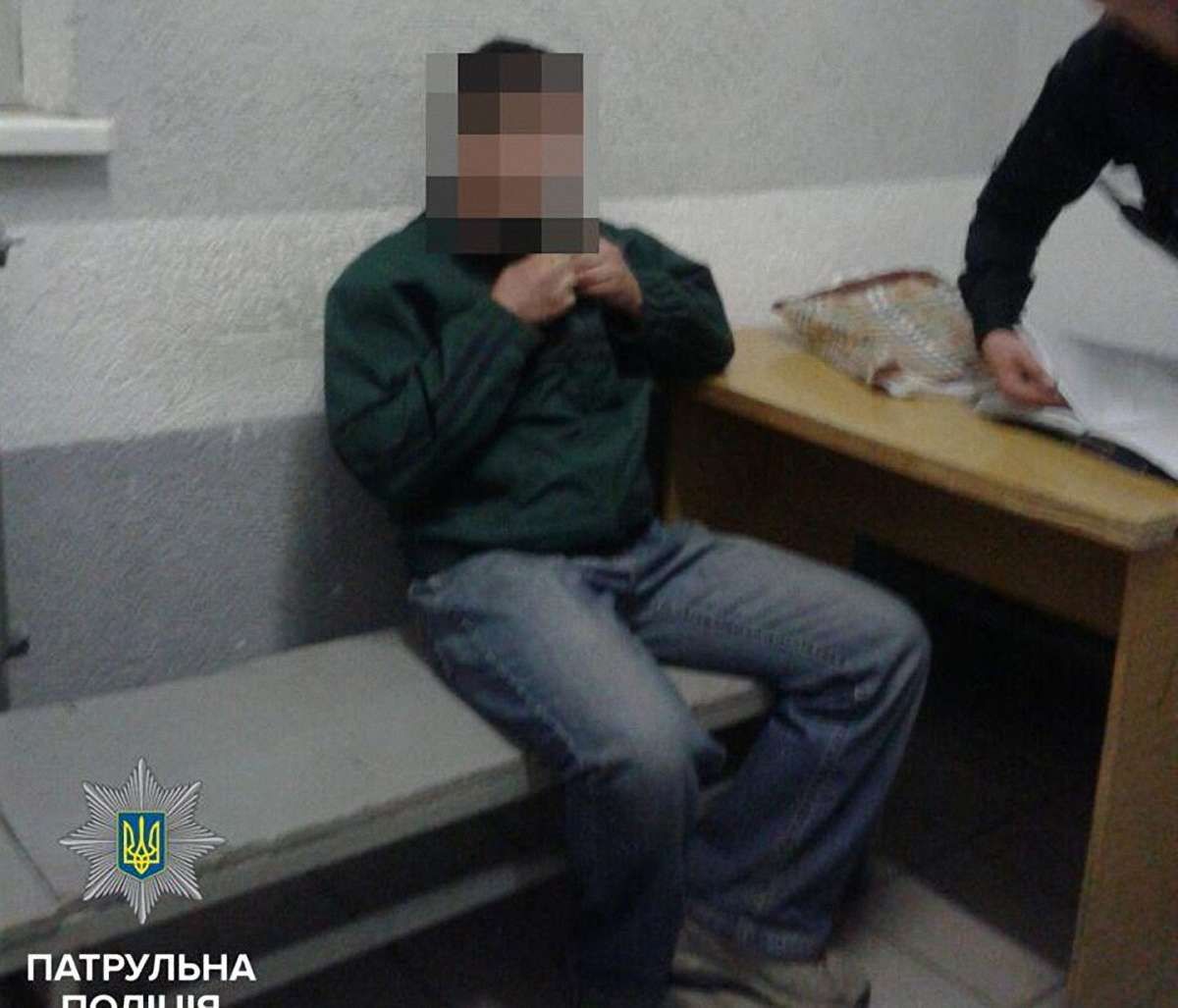 У Львові затримали чоловіка під час спроби проникнення в чуже авто