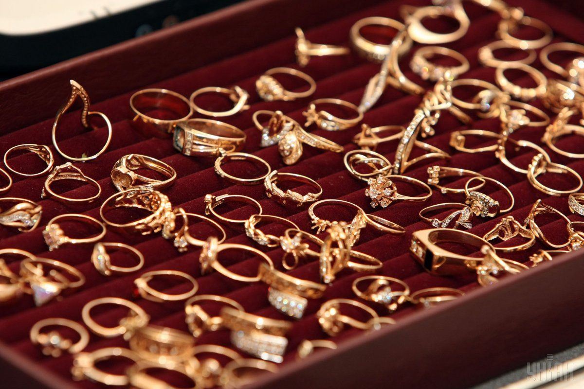 ДФС конфіскувала в одній із мереж ювелірних магазинів виробів на ₴300 млн