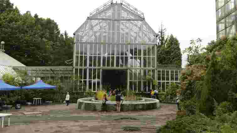 У Ботанічному саду Львова на один день відкрили виставку бонсай 
