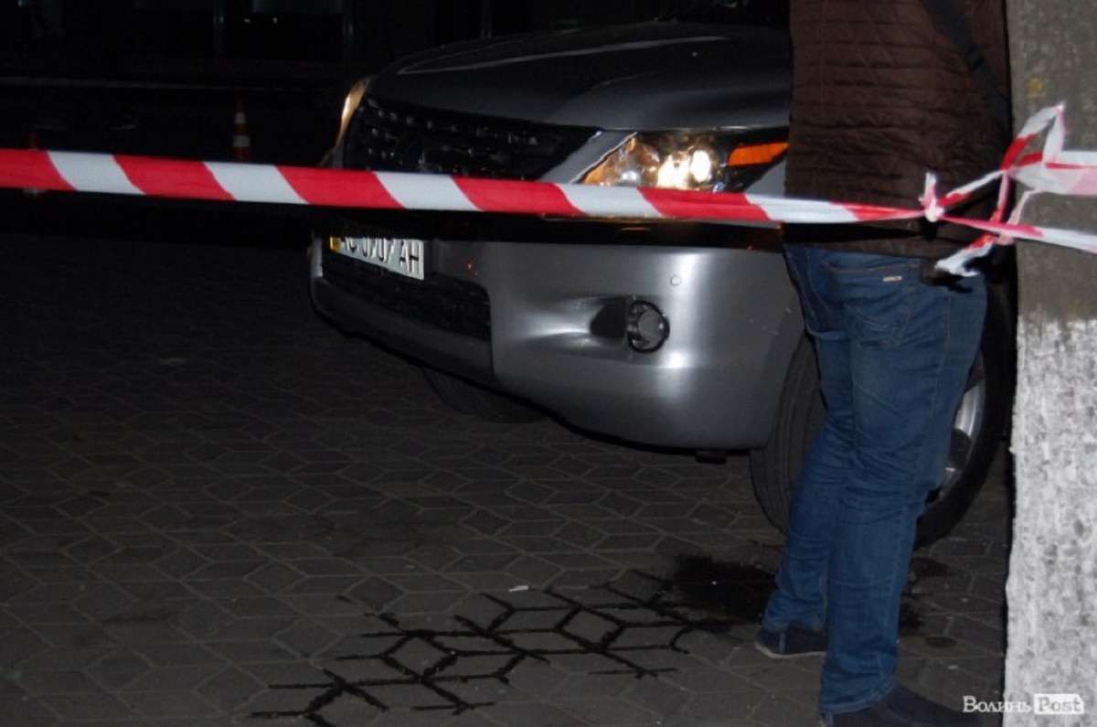 У Луцьку на стоянці біля торгового центру стався вибух
