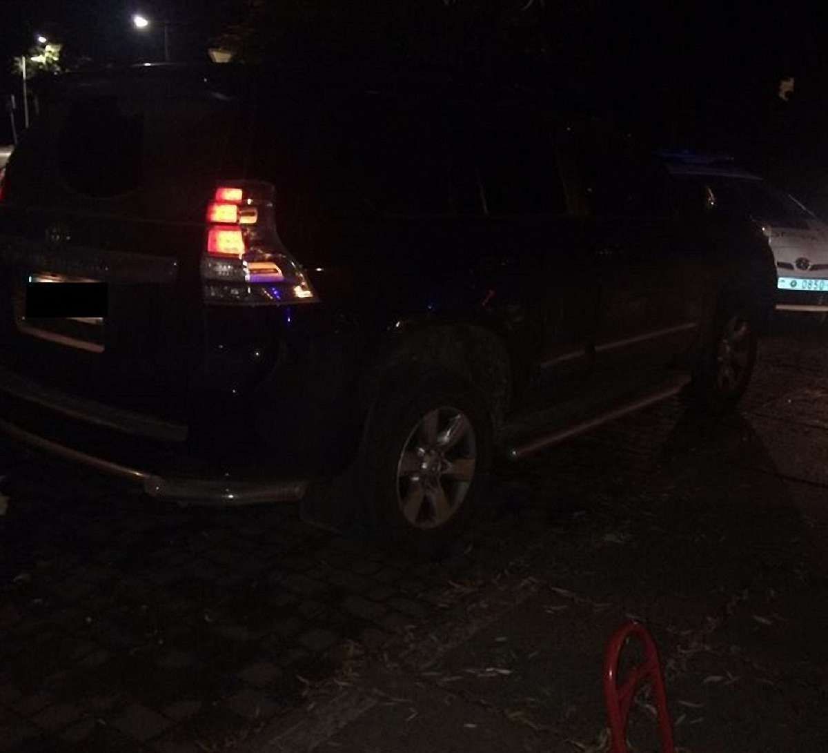Біля нічного клубу у Львові затримали хуліганів зі зброєю і наркотиками