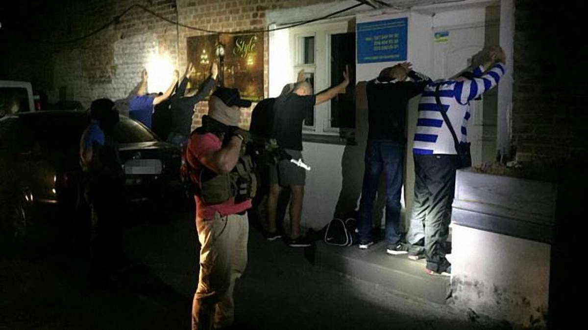 СБУ ліквідувала на Вінничині рекетирів, які вимагали від людей неіснуючі борги
