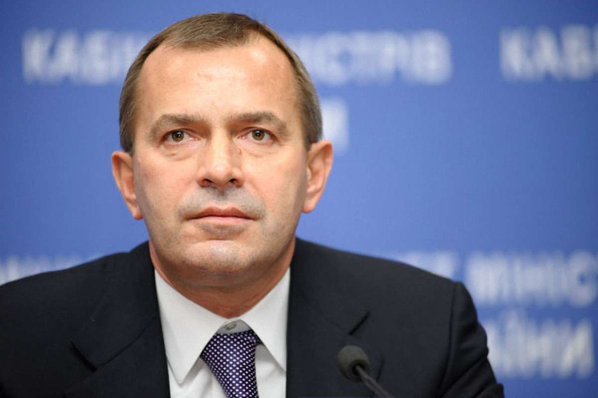 Апеляційний суд залишив майно Клюєва і його батька під арештом