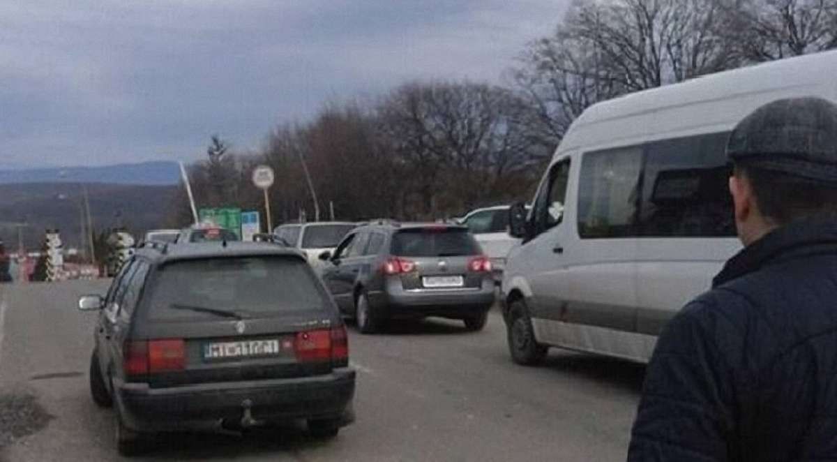 На Закарпатті водії продовжують блокувати пункт пропуску на кордоні зі Словаччиною