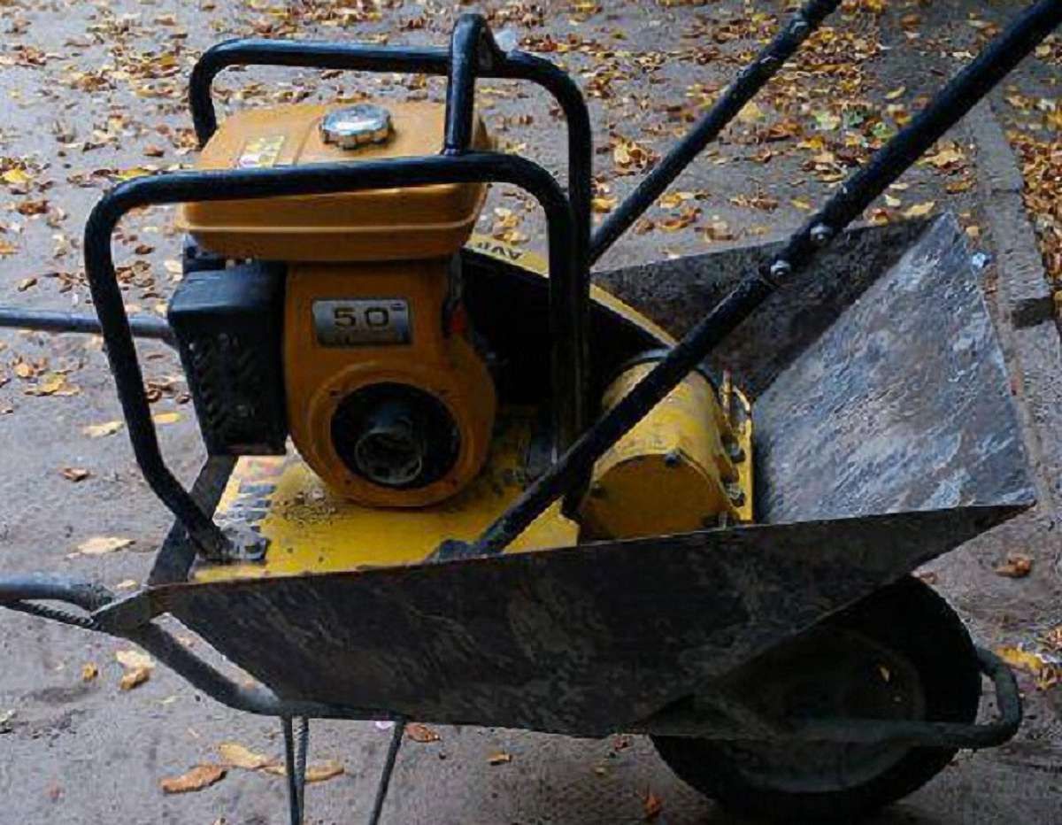 У робочий час з будівельного майданчика у Львові викрали обладнання