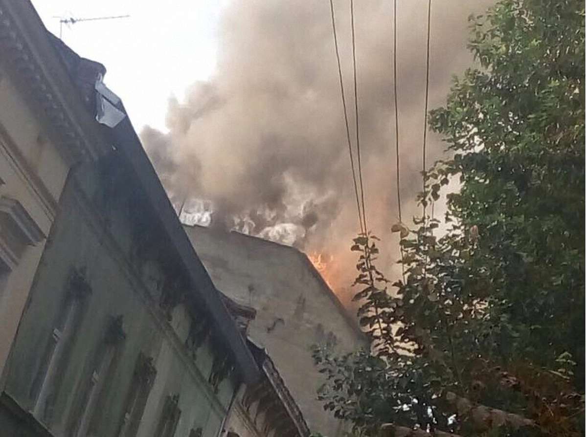 На вул. Війтовича горів дах житлового будинку