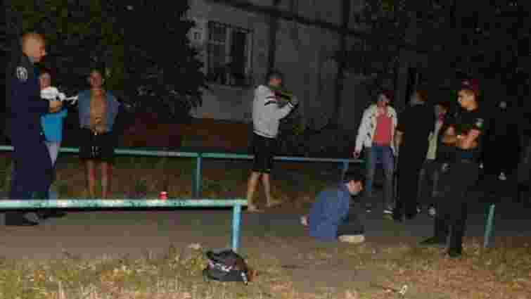 У Києві перехожі затримали іноземця, який вдарив жінку молотком по голові