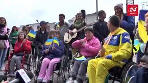 Львів'яни з піснями зустріли паралімпійців