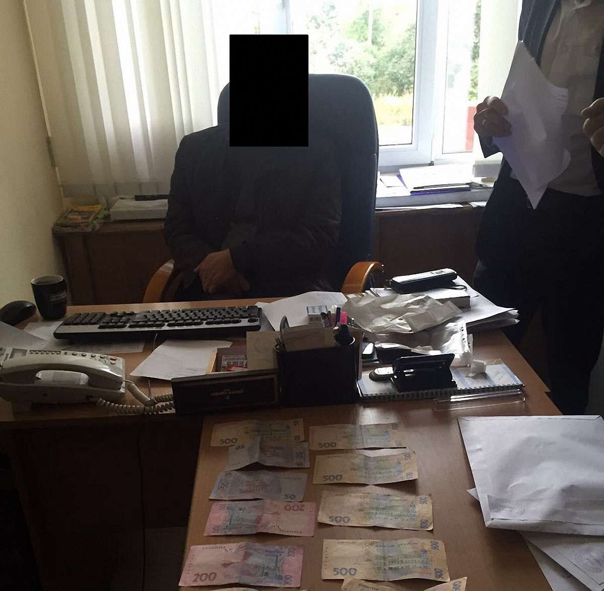 На хабарі затримали начальника відділу податкової на Львівщині