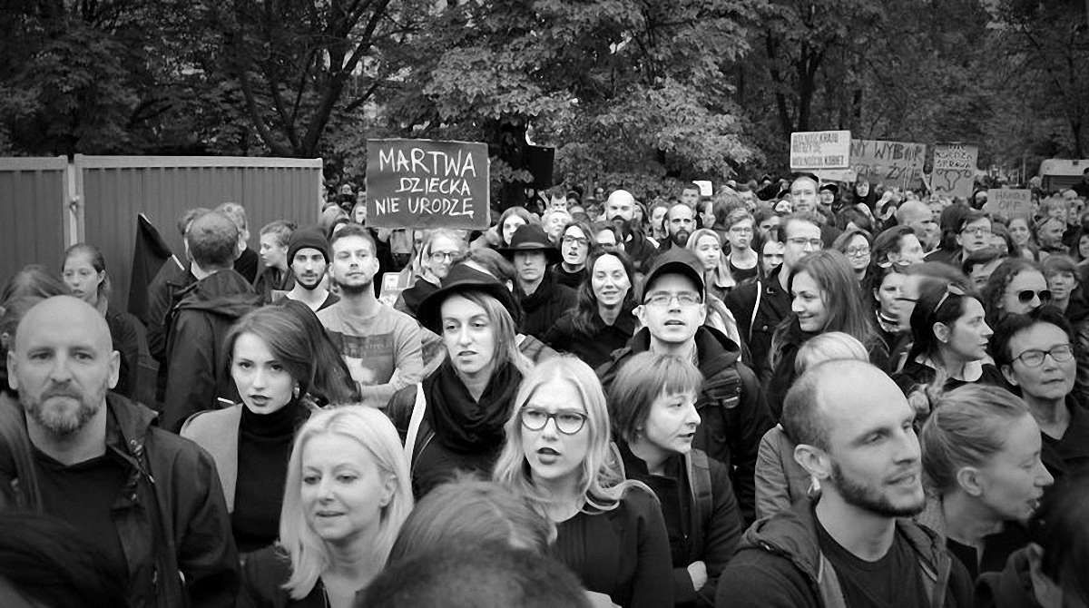 Польські жінки зібрали під Сеймом багатотисячний мітинг проти заборони абортів