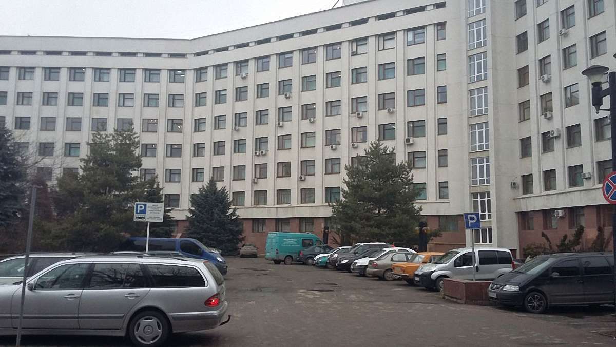 В Івано-Франківську на аукціоні розпродають депутатські автомобілі
