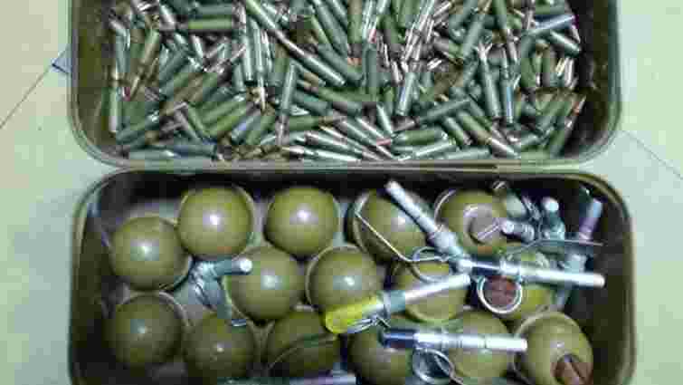 На Донеччині СБУ виявила схованку з гранатами і набоями калібру 5,45 мм