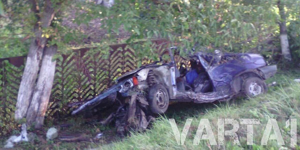 У Яворівському районі військовий в’їхав у дерево, загинуло двоє людей
