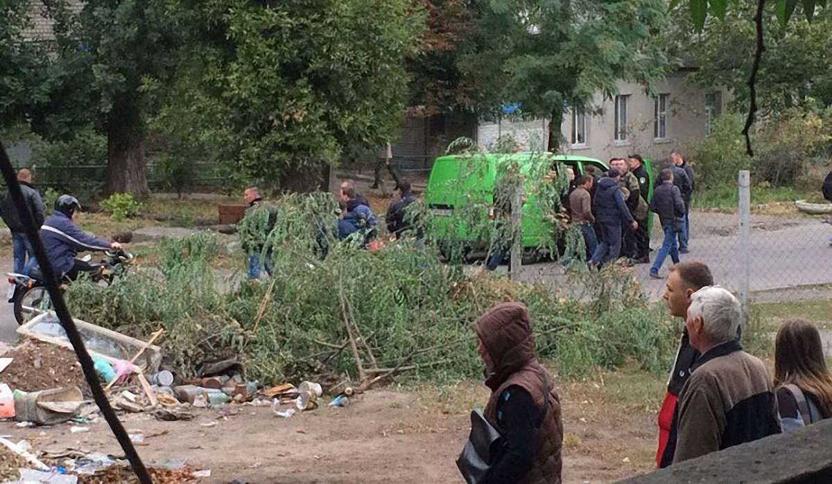 Інформація про підозрюваного в оточеному поліцією будинку у Дніпрі не підтвердилася
