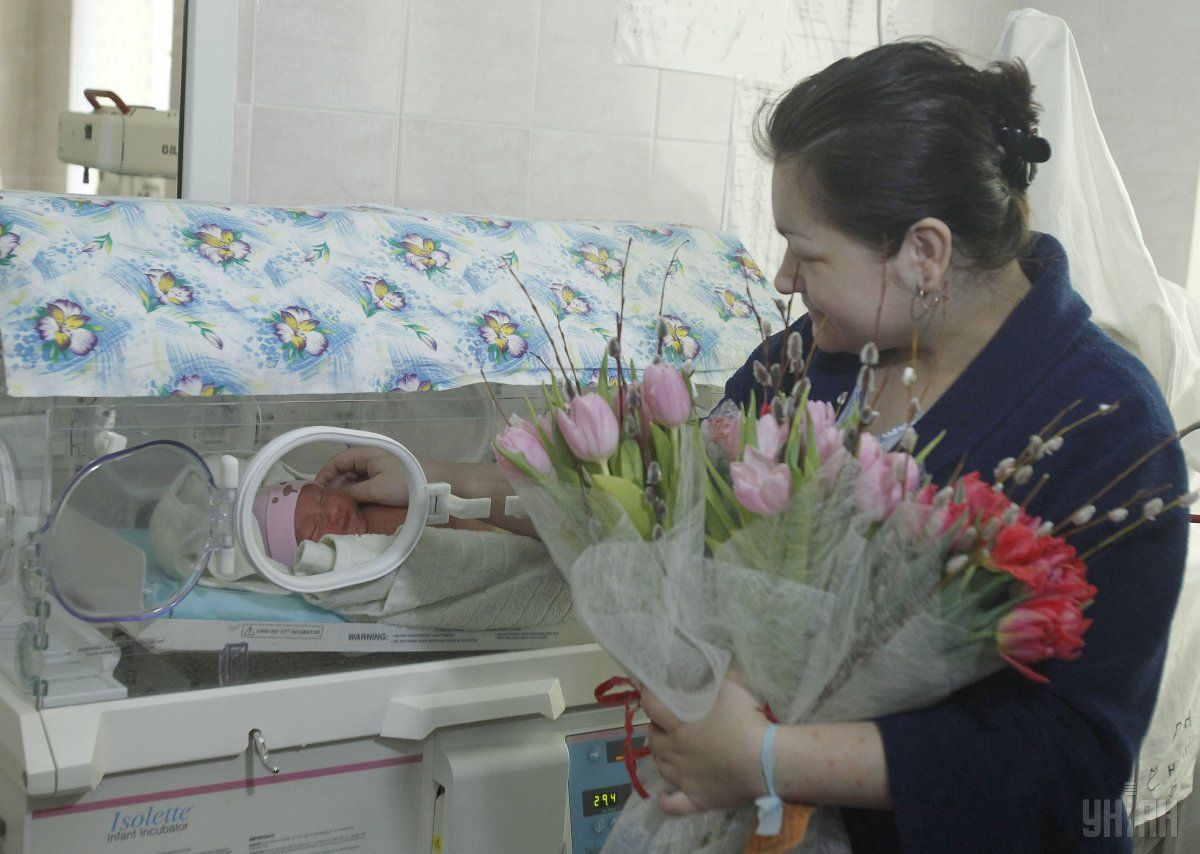 Мінсоцполітики запропонувало змінити систему виплат одиноким матерям