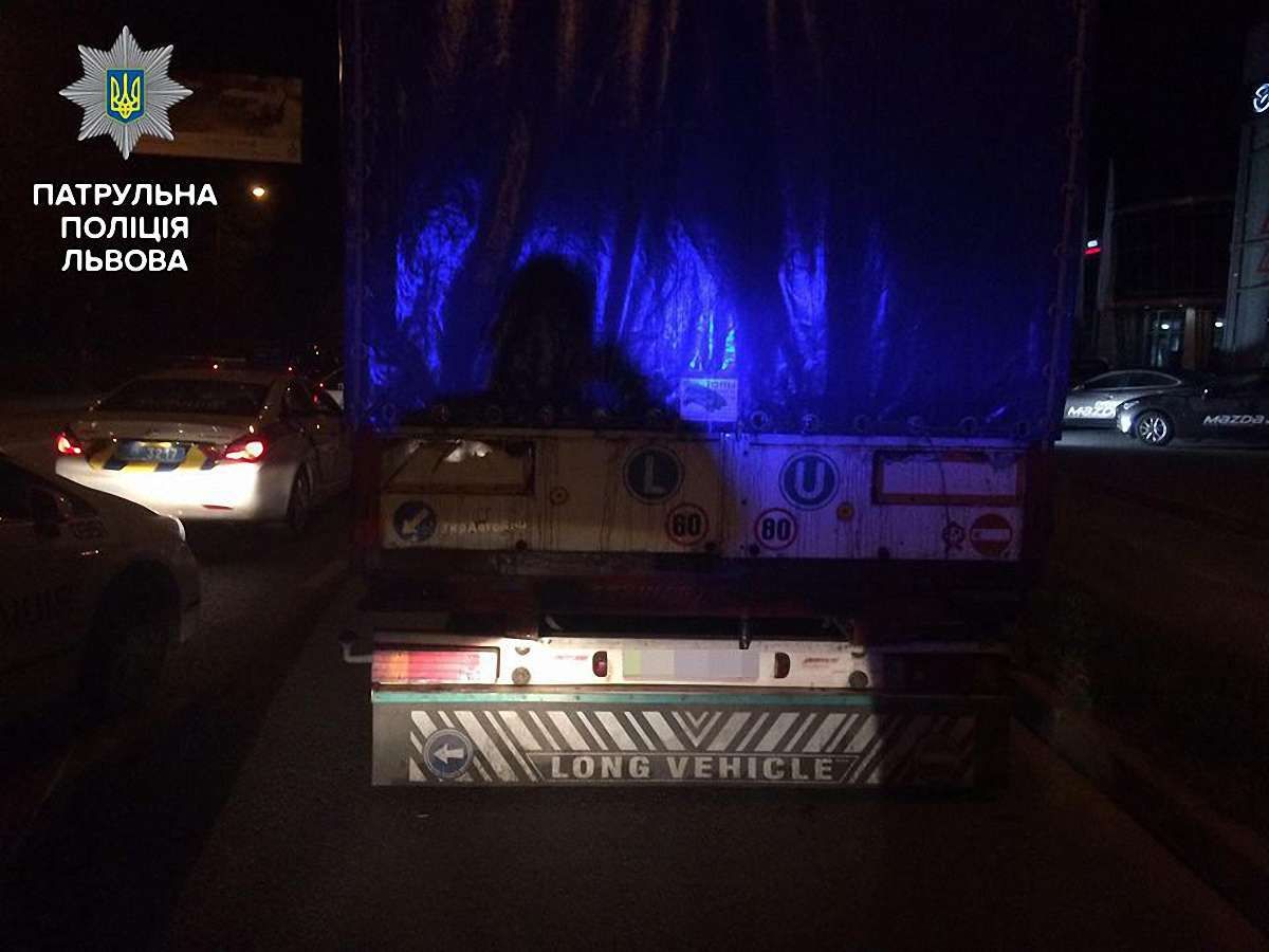Вночі у Львові патрульні переслідували п’яного водія фури