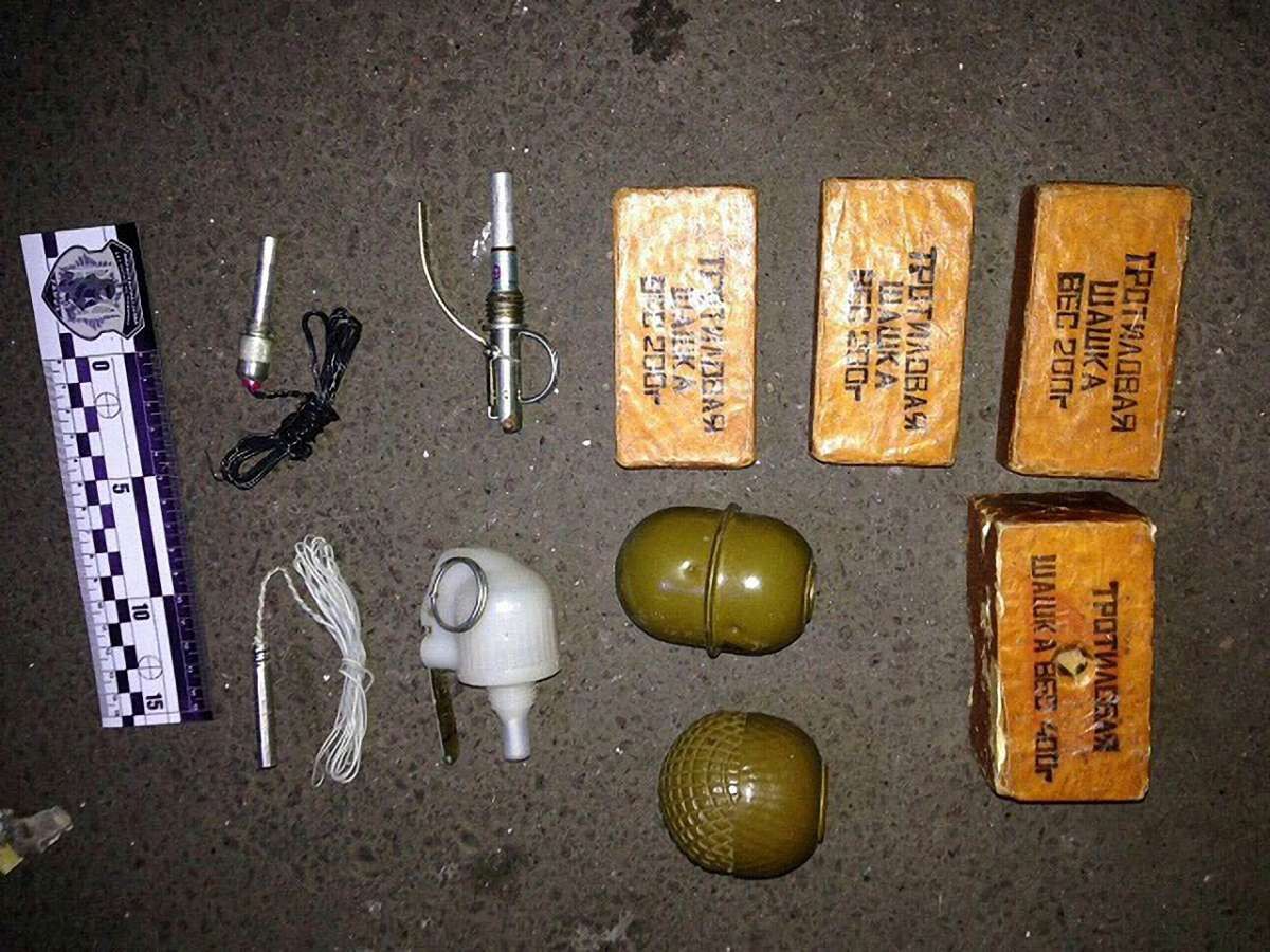 У Житомирській області затримали військового, який торгував зброєю і боєприпасами