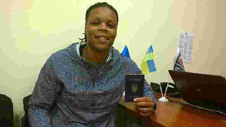 Американська баскетболістка отримала паспорт України