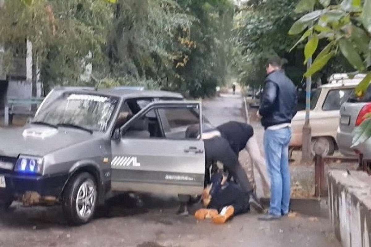 У Запоріжжі СБУ ліквідувала банду автовикрадачів, організовану жінками-слідчими Нацполіції