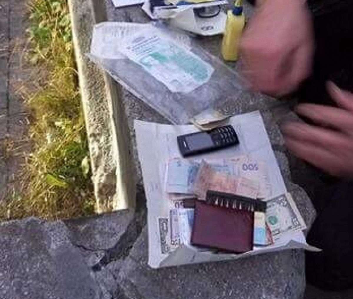 У Львові на хабарі $600 затримали начальника відділу міграційної служби