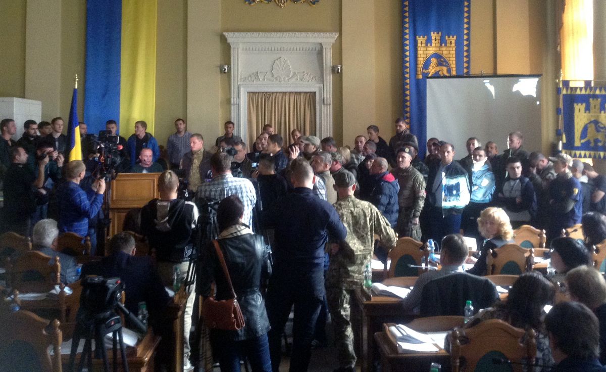 Учасники АТО заблокували сесію Львівської міськради