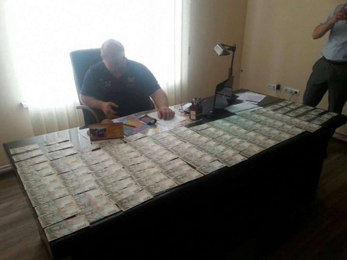 Справу затриманого на хабарі начальника Франківського відділу поліції передали до суду