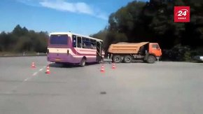На Львівщині маршрутка зіткнулася з вантажівкою