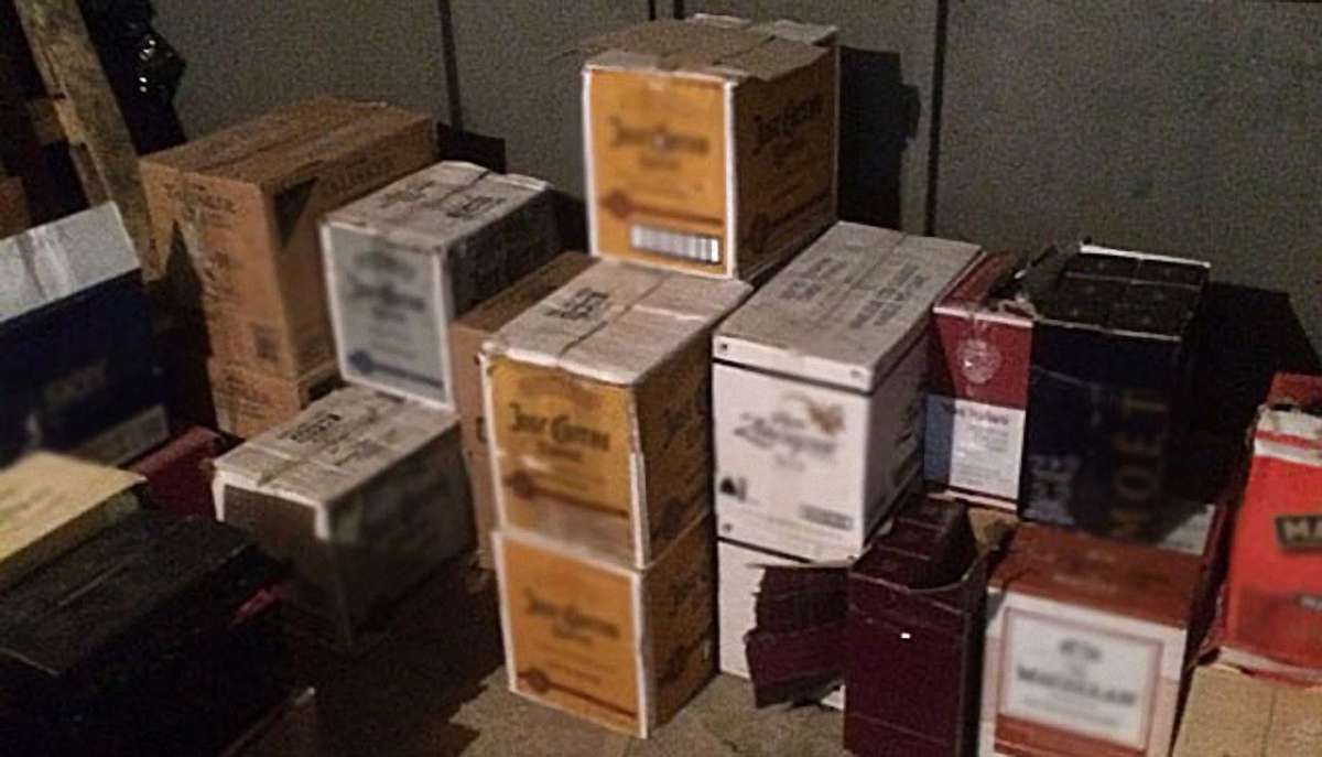 В Одесі поліція конфіскувала фальсифікований елітний алкоголь на ₴1 млн