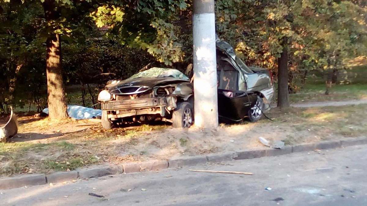 У Львові в ДТП на Левандівці загинуло двоє людей, одного госпіталізували