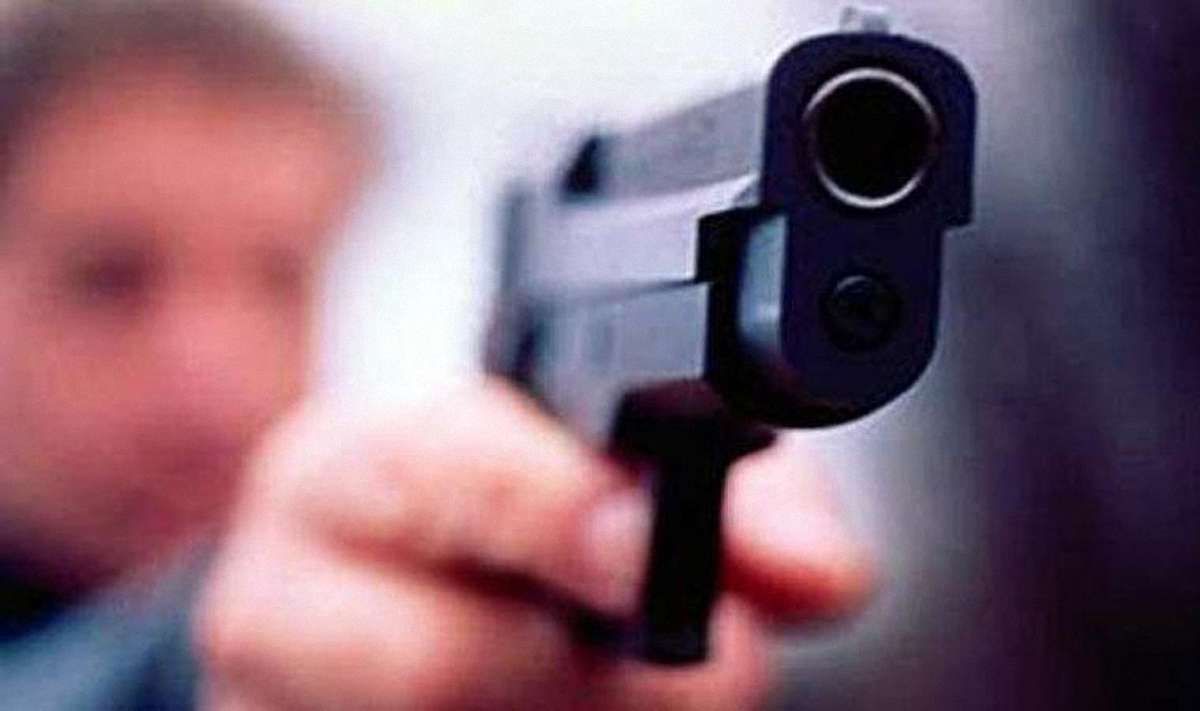 У Києві невідомі, погрожуючи пістолетом, викрали у чоловіка ₴800 тис.