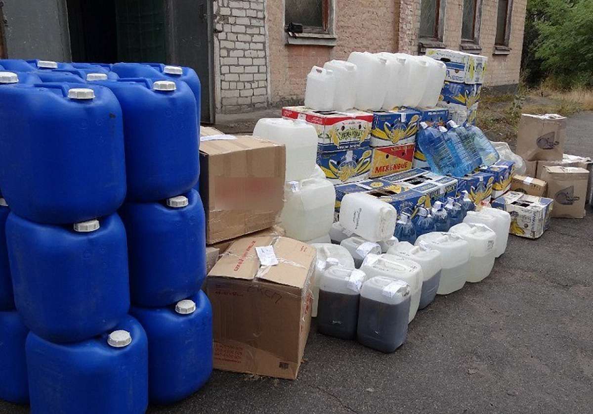 У Запоріжжі ліквідували цех із виробництва сурогатного коньяку