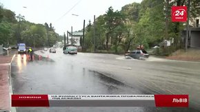 Причиною провалу вантажівки на вул. Стуса став прорив старого колектора