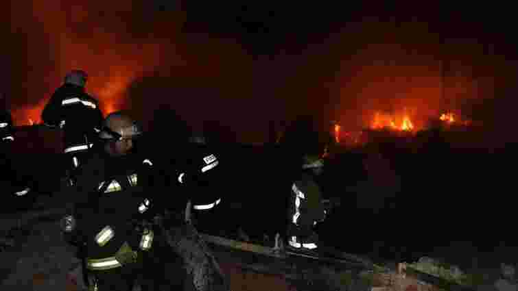 Рятувальники ліквідували велику пожежу на приватному підприємстві у Харкові