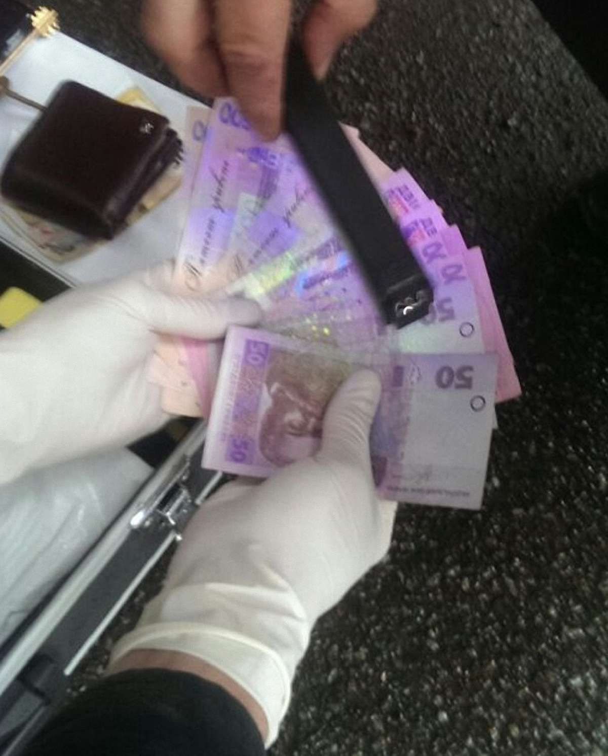 Затриманого на хабарі львівського патрульного відсторонили від посади