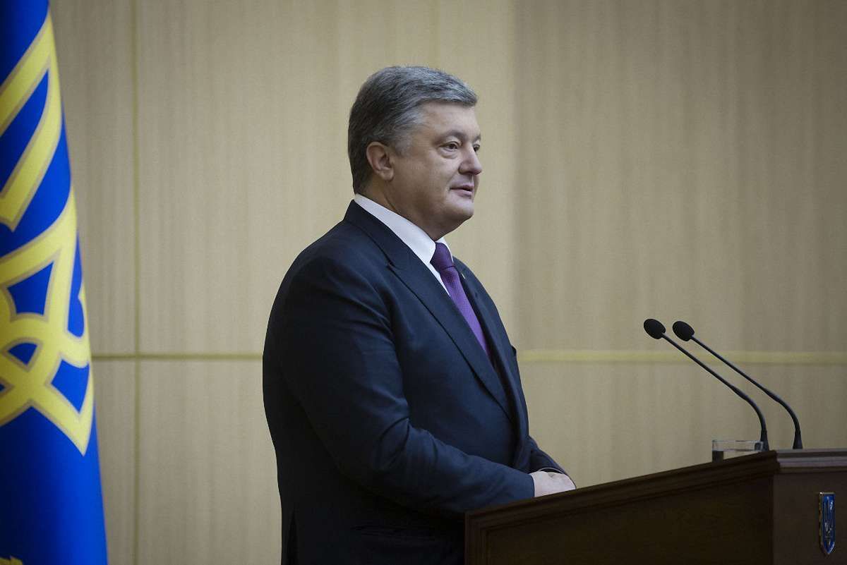 Порошенко закликав студентів-істориків йти в армію і служити військовими психологами