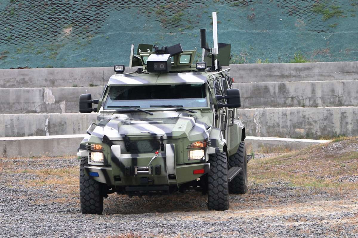 В Україні випустили перший бронеавтомобіль з автопілотом