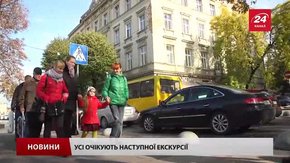 Незрячим львів’янам влаштували унікальну екскурсію містом