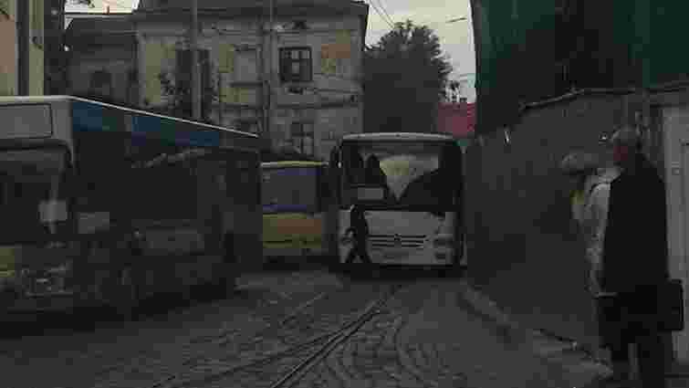 У центрі Львова міський автобус збив 68-річного пішохода