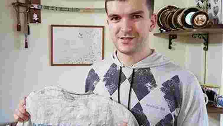Андрій Ярмоленко купив на аукціоні форму паралімпійського чемпіона зі Львова і повернув її
