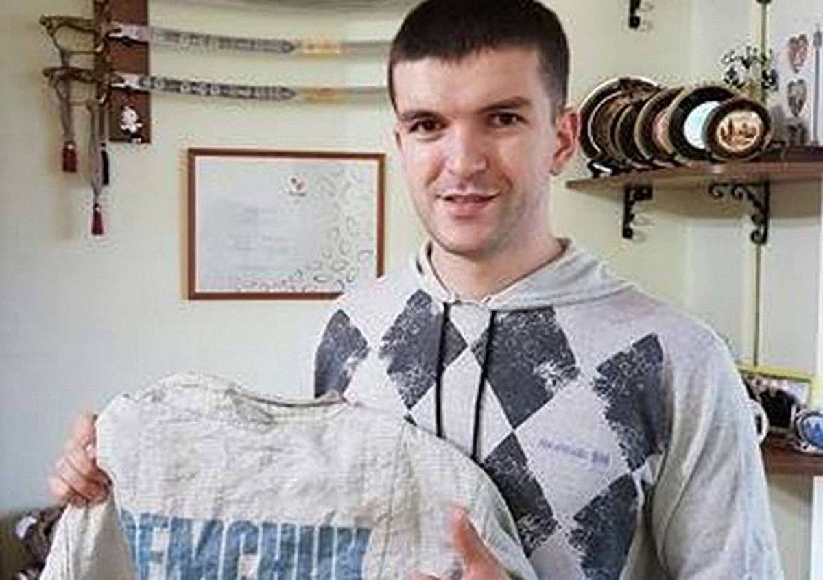 Андрій Ярмоленко купив на аукціоні форму паралімпійського чемпіона зі Львова і повернув її