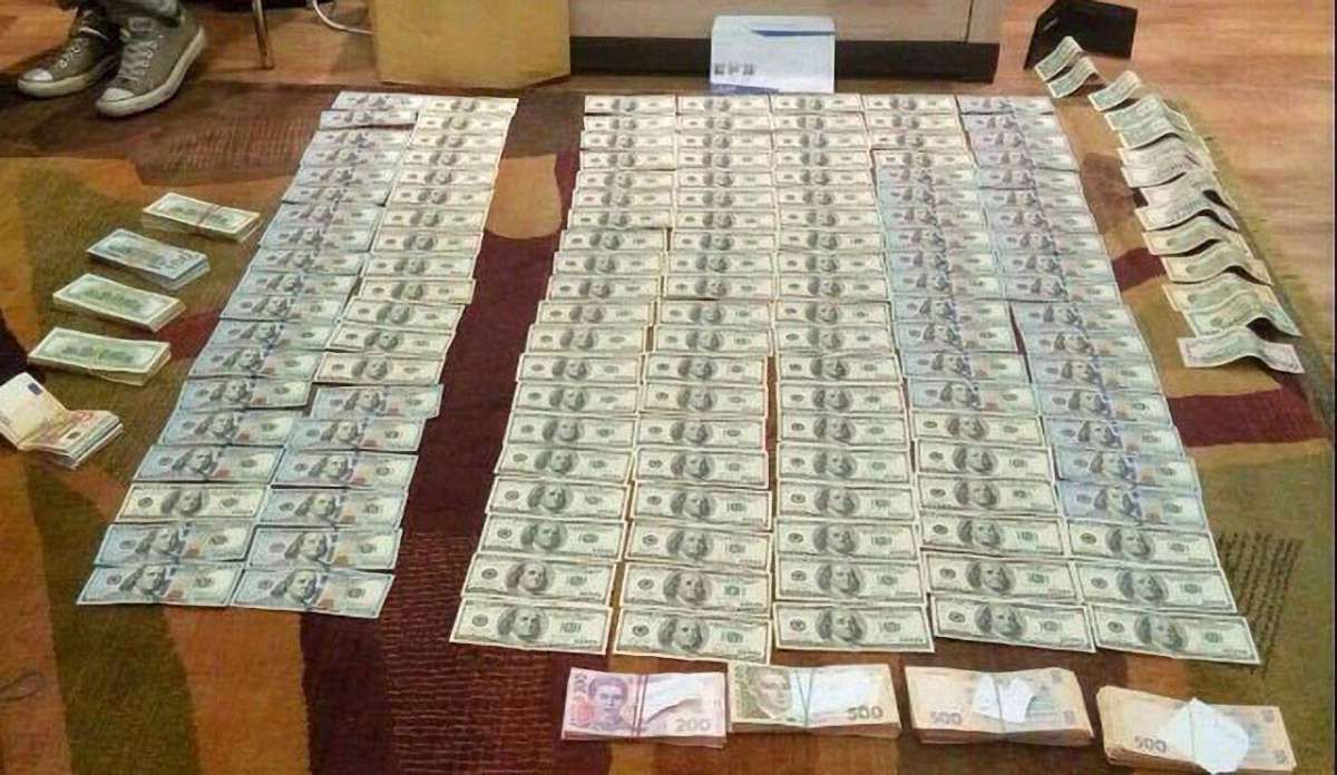 У затриманого в Дніпрі судді знайшли вдома велику суму готівки
