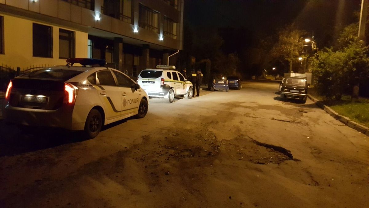 Невідомі в балаклавах намагались потрапити до офісу приватної компанії у Львові