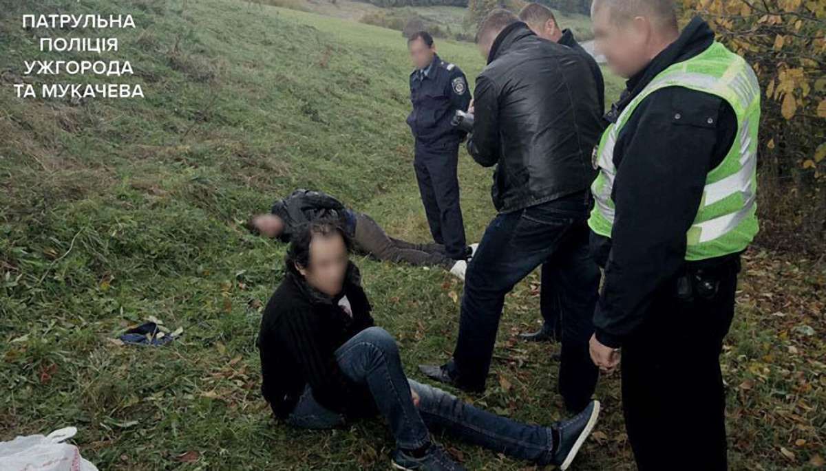 На Закарпатті поліція стріляла в грабіжників, які намагалися переїхати патрульного